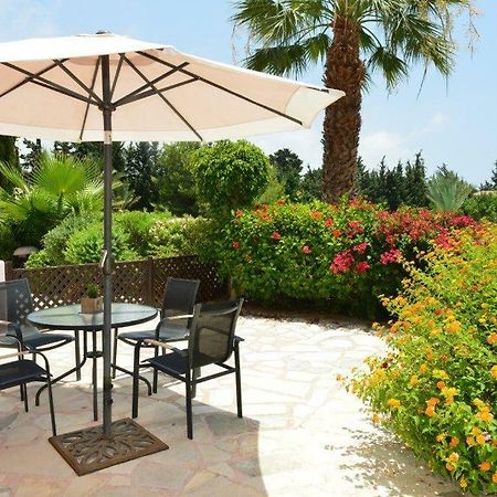 Limnaria Villas Sunny Garden Apartment Paphos Bagian luar foto