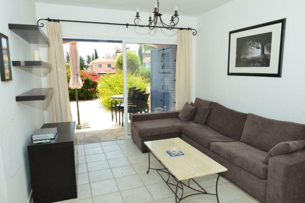 Limnaria Villas Sunny Garden Apartment Paphos Bagian luar foto